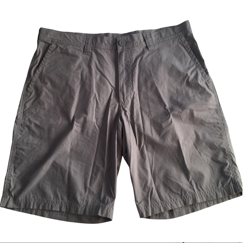 Columbia Men´s Gray Lightweight Shorts, Size 38w